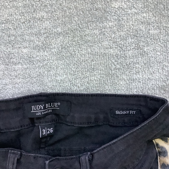 Judy Blue Black With Leopard Print Skinny Fit Jeans Sz. 3/26 - Picture 4 of 7